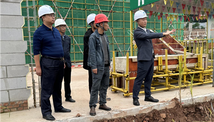 向誠(chéng)、石鎮(zhèn)槐暗訪工程項(xiàng)目建設(shè)和企業(yè)運(yùn)營(yíng)管理工作