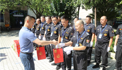 遂寧興業(yè)集團(tuán)開(kāi)展“情系基層 夏送清涼”防暑降溫慰問(wèn)活動(dòng)